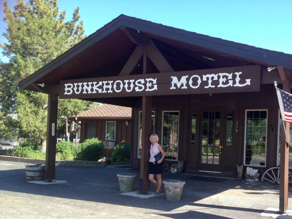 Bunkhouse Motel Гернси Экстерьер фото